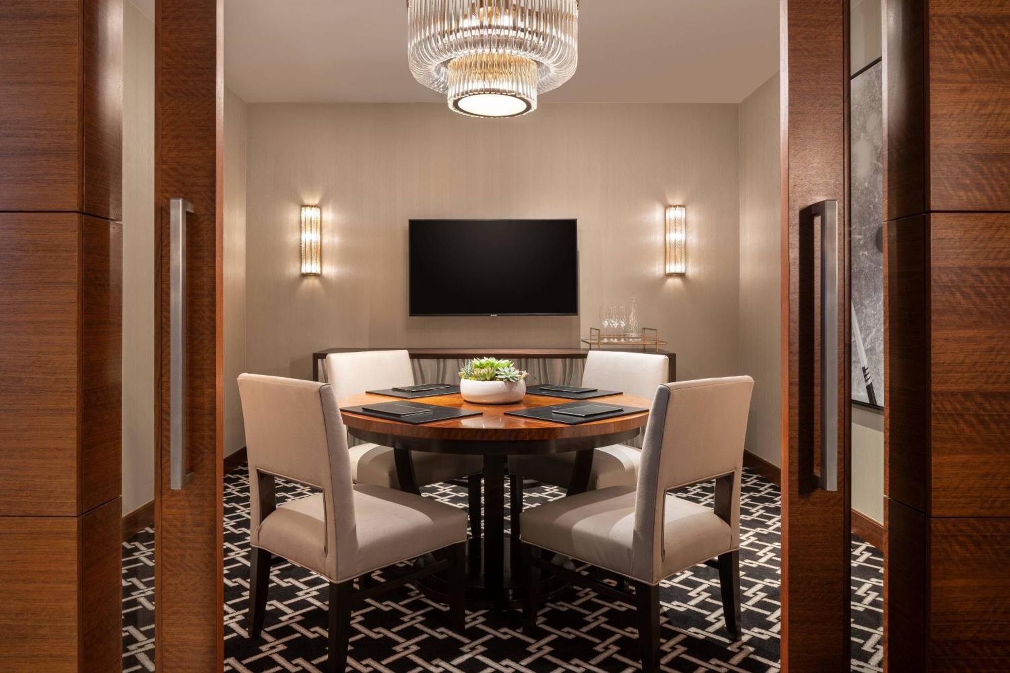 The Ritz-carlton, Angeles L.a. Live 5*